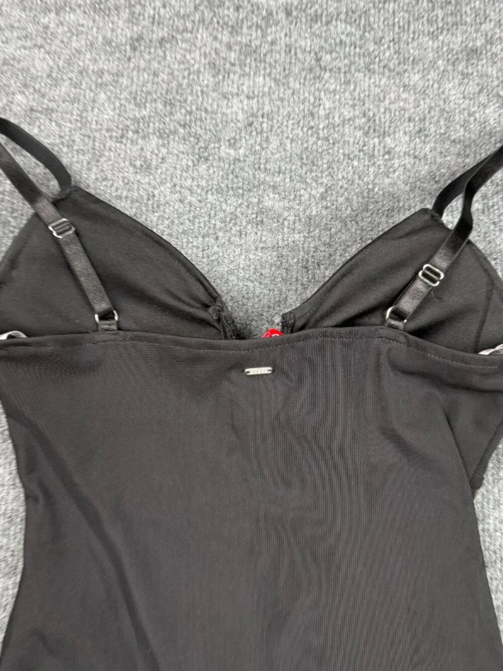 GUESS Black Bodysuit Women's Size L V-Neck Stretch Snap Bottom Q1YP03R17Z7 Lint